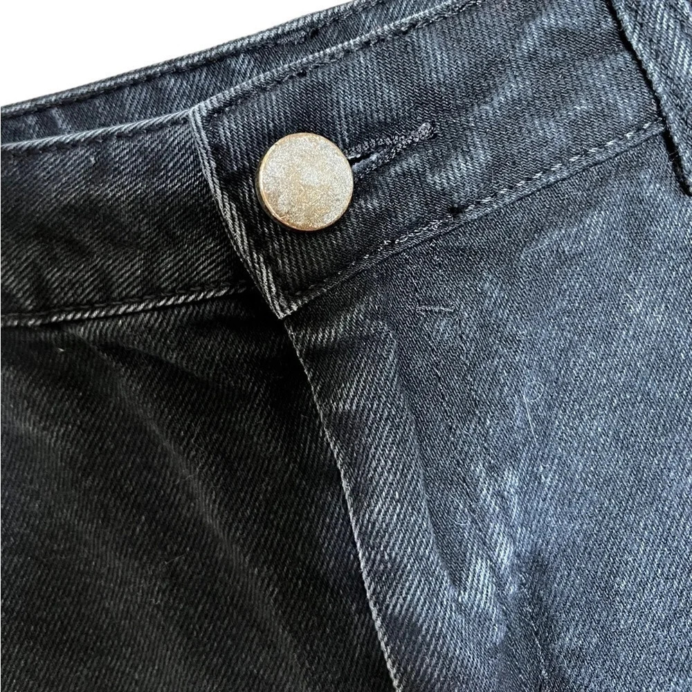 ASOS DESIGN • Denim Ritson Mom Short In Washed Black - Picture 8 of 10